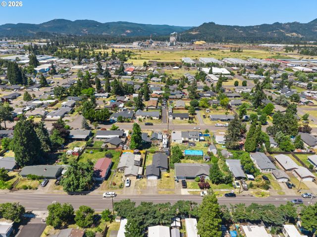 4526 DAISY St, Springfield, OR 97478