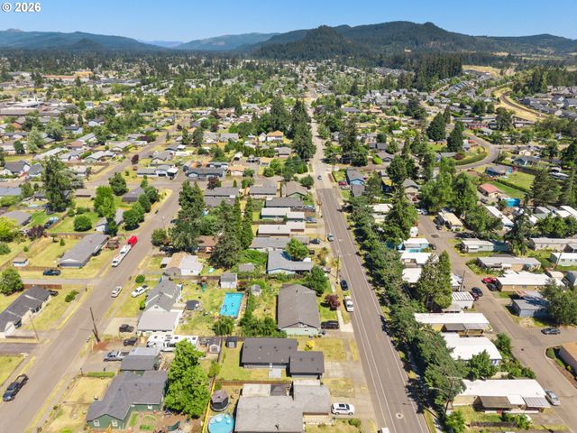 4526 DAISY St, Springfield, OR 97478
