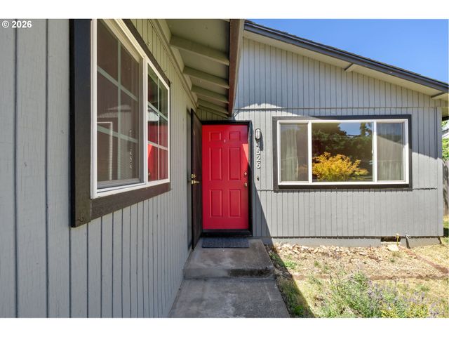 4526 DAISY St, Springfield, OR 97478