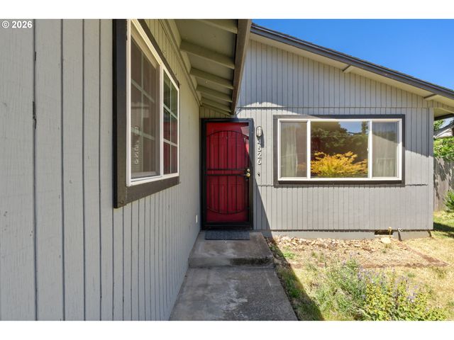4526 DAISY St, Springfield, OR 97478