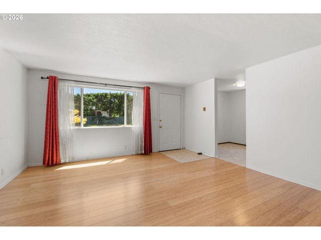 4526 DAISY St, Springfield, OR 97478