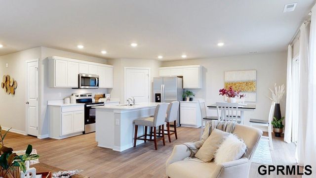 18476 Aurora Street, Omaha, NE 68136