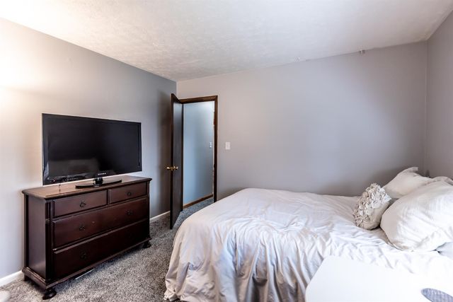135 Highridge Court, Franklin, OH 45005