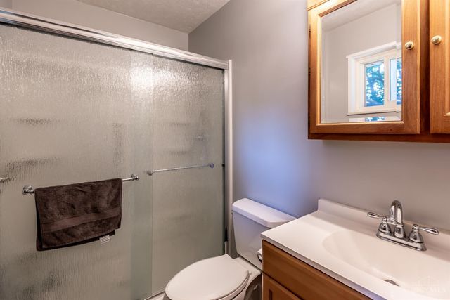 135 Highridge Court, Franklin, OH 45005