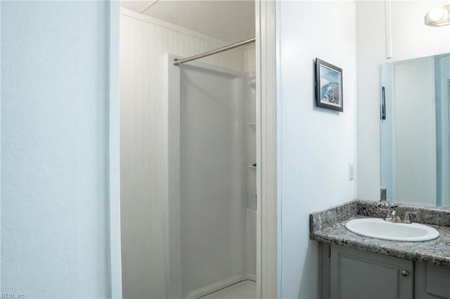 5856 My Way LN, Gloucester, VA 23061