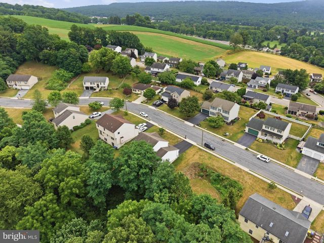 348 DOGWOOD LN, Womelsdorf, PA 19567