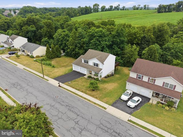 348 DOGWOOD LN, Womelsdorf, PA 19567