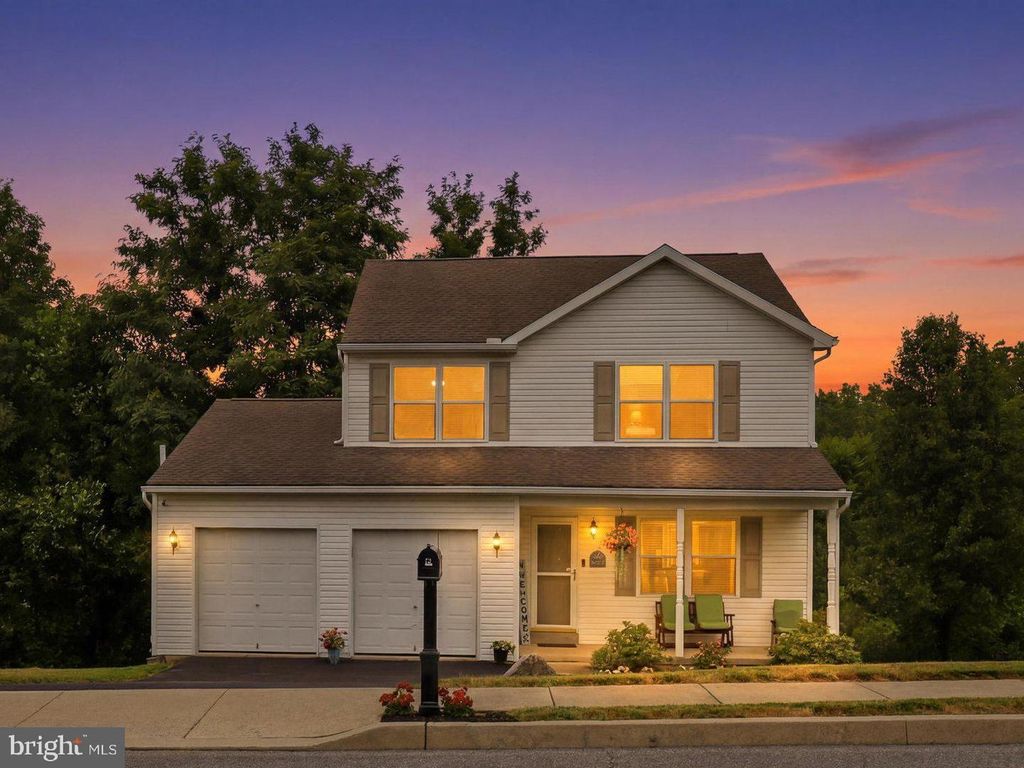 348 DOGWOOD LN, Womelsdorf, PA 19567