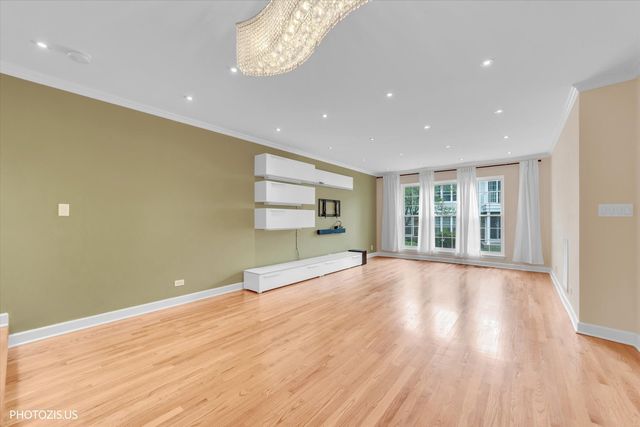 763 Grosse Pointe Circle, Vernon Hills, IL 60061