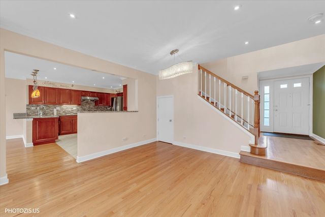 763 Grosse Pointe Circle, Vernon Hills, IL 60061