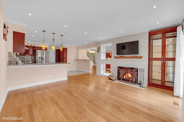 763 Grosse Pointe Circle, Vernon Hills, IL 60061