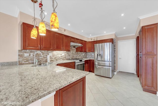 763 Grosse Pointe Circle, Vernon Hills, IL 60061