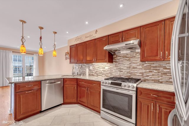 763 Grosse Pointe Circle, Vernon Hills, IL 60061