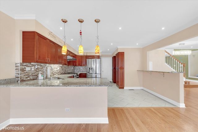 763 Grosse Pointe Circle, Vernon Hills, IL 60061