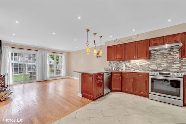 763 Grosse Pointe Circle, Vernon Hills, IL 60061