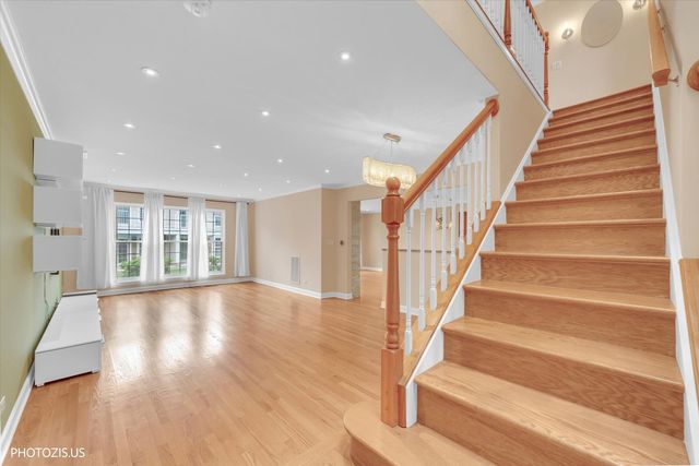 763 Grosse Pointe Circle, Vernon Hills, IL 60061