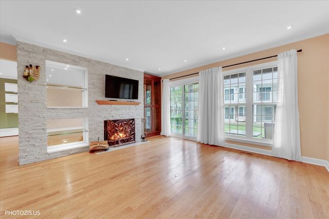 763 Grosse Pointe Circle, Vernon Hills, IL 60061