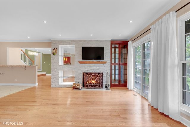 763 Grosse Pointe Circle, Vernon Hills, IL 60061