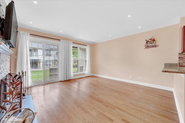 763 Grosse Pointe Circle, Vernon Hills, IL 60061