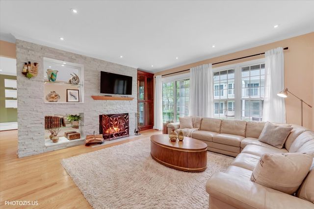 763 Grosse Pointe Circle, Vernon Hills, IL 60061