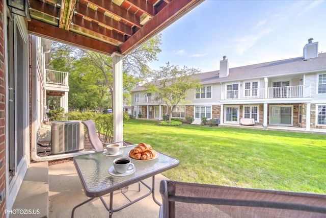 763 Grosse Pointe Circle, Vernon Hills, IL 60061