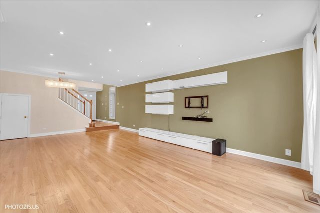 763 Grosse Pointe Circle, Vernon Hills, IL 60061