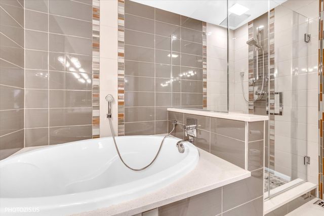 763 Grosse Pointe Circle, Vernon Hills, IL 60061