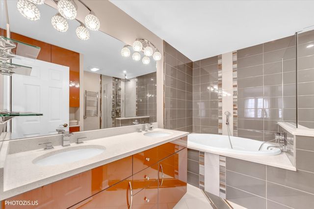 763 Grosse Pointe Circle, Vernon Hills, IL 60061