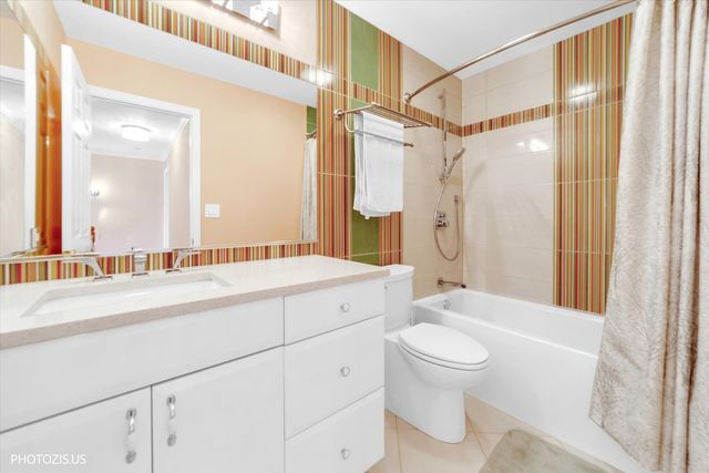 763 Grosse Pointe Circle, Vernon Hills, IL 60061