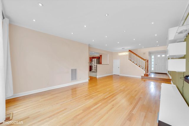 763 Grosse Pointe Circle, Vernon Hills, IL 60061