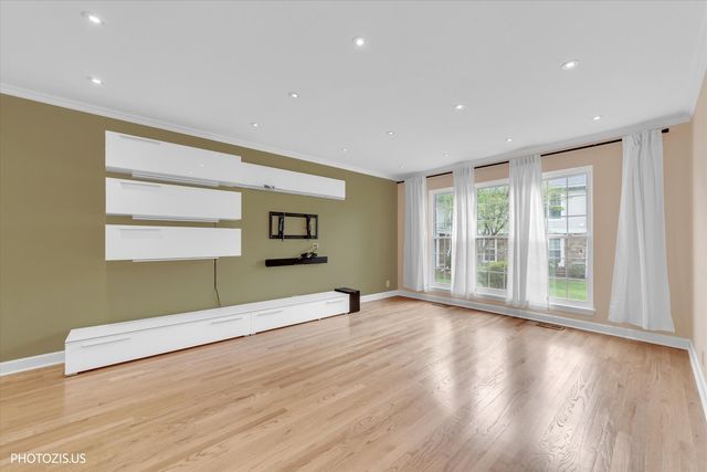 763 Grosse Pointe Circle, Vernon Hills, IL 60061