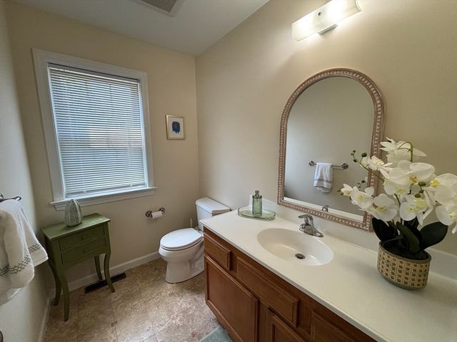 266 Christopher Dr, Springfield, MA 01129