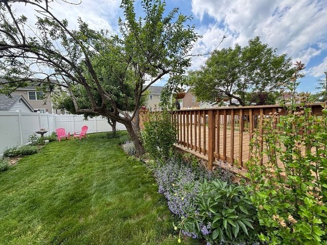 266 Christopher Dr, Springfield, MA 01129
