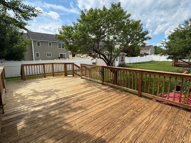 266 Christopher Dr, Springfield, MA 01129