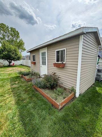 266 Christopher Dr, Springfield, MA 01129