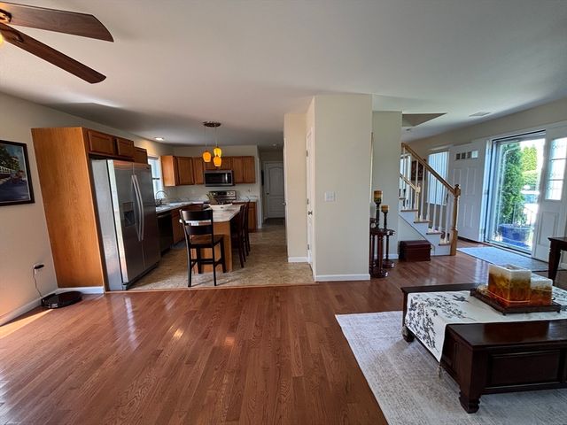 266 Christopher Dr, Springfield, MA 01129