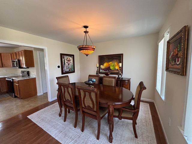 266 Christopher Dr, Springfield, MA 01129