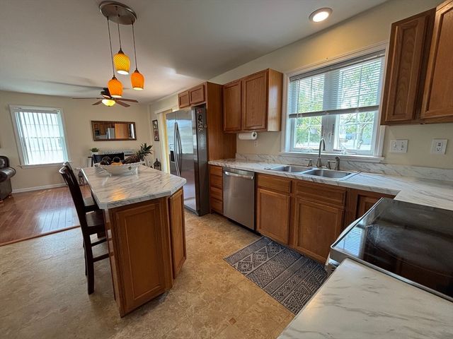 266 Christopher Dr, Springfield, MA 01129