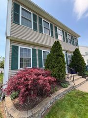 266 Christopher Dr, Springfield, MA 01129