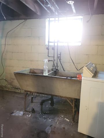 16631 Birwood Street, Detroit, MI 48221