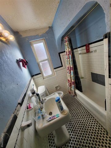 16631 Birwood Street, Detroit, MI 48221