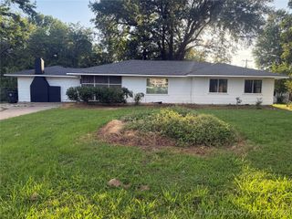 706 S Mission Lane, Okmulgee, OK 74447