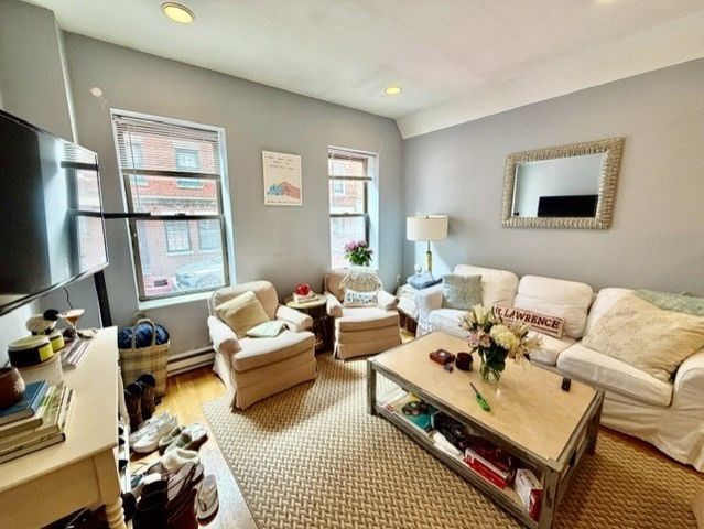 17 Thacher 1, Boston, MA 02113
