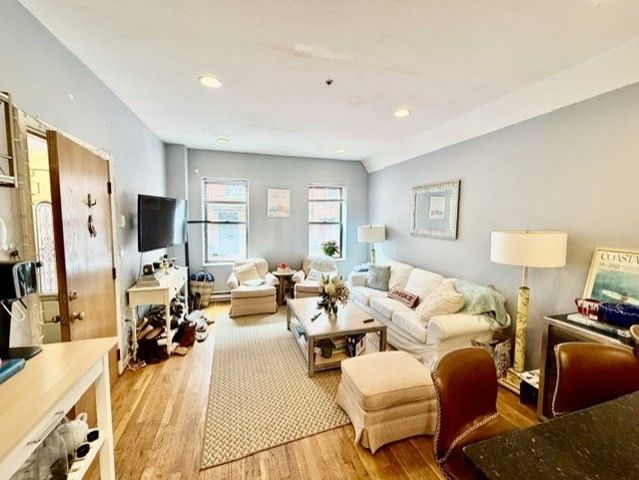 17 Thacher 1, Boston, MA 02113