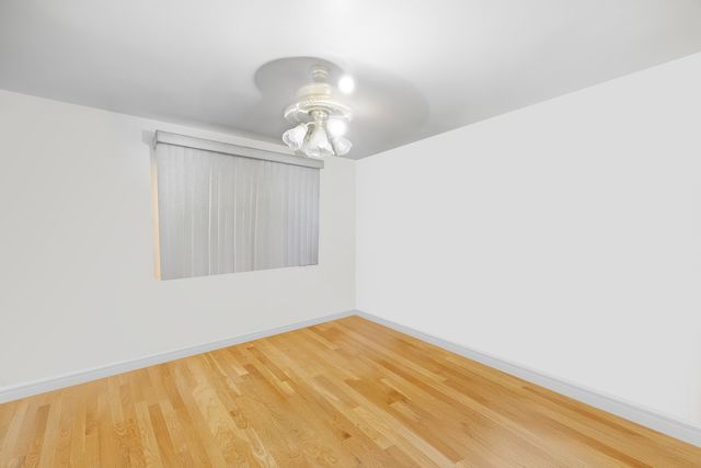 9748 S Van Vlissingen Road, Chicago, IL 60617