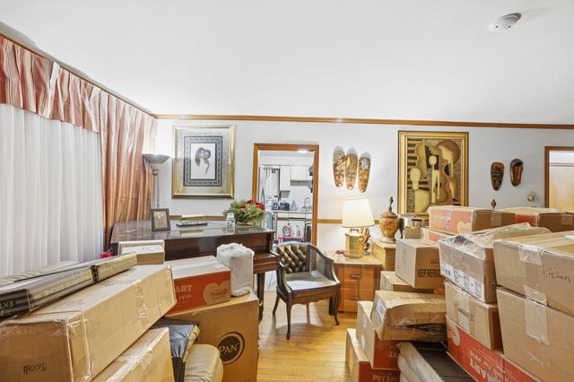 9748 S Van Vlissingen Road, Chicago, IL 60617