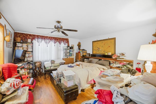 9748 S Van Vlissingen Road, Chicago, IL 60617