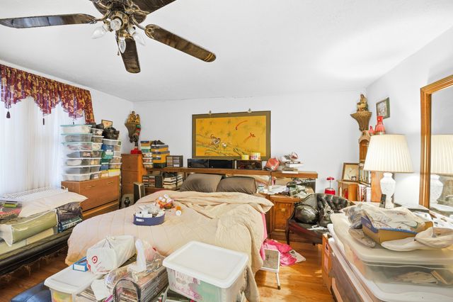 9748 S Van Vlissingen Road, Chicago, IL 60617