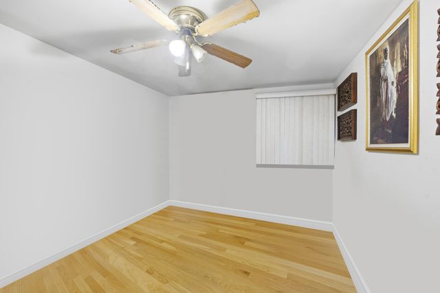 9748 S Van Vlissingen Road, Chicago, IL 60617