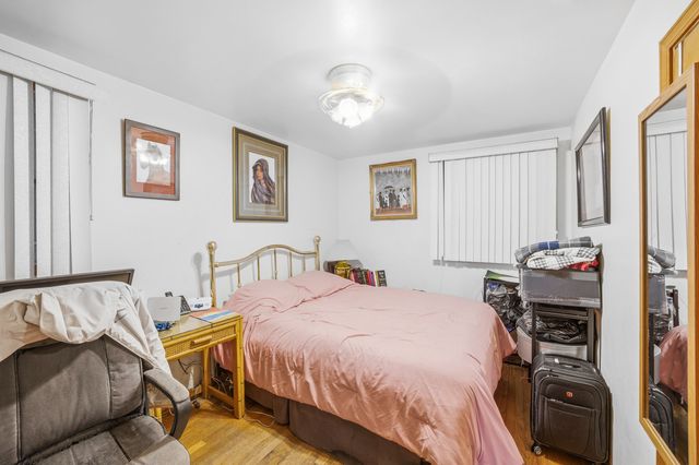 9748 S Van Vlissingen Road, Chicago, IL 60617